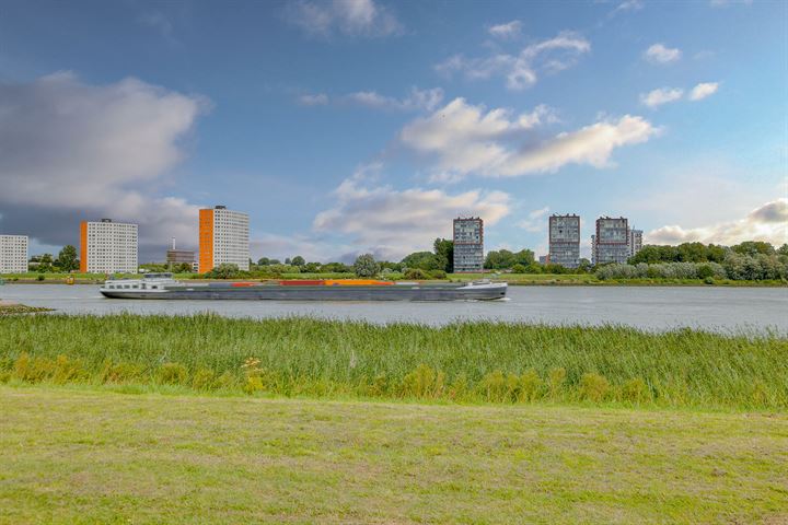 View photo 40 of Maasboulevard 116