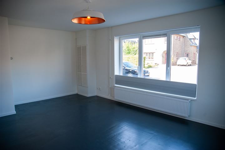 View photo 2 of Henric van Veldekestraat 68