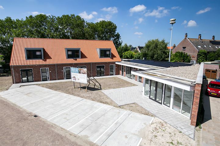 View photo 38 of Deltastraat 2-B