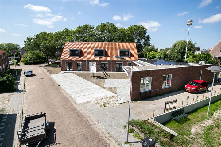 View photo 39 of Deltastraat 2-B