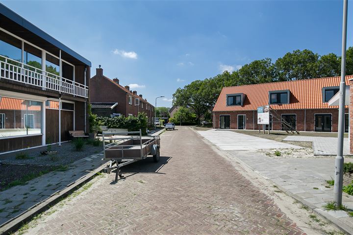 View photo 40 of Deltastraat 2-B