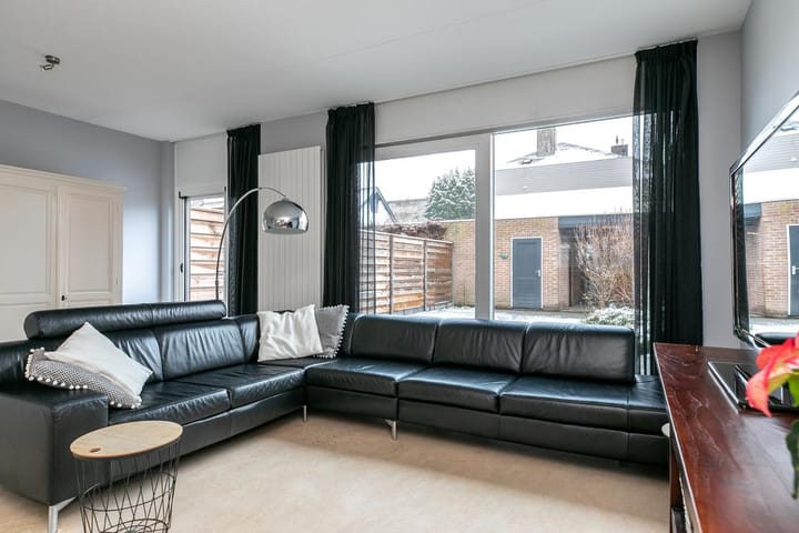 Foto 14 van Neubourgstraat 38