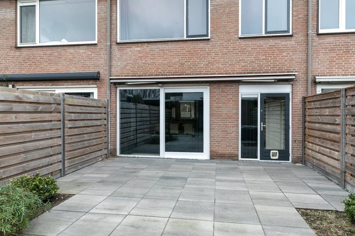 View photo 37 of Neubourgstraat 38