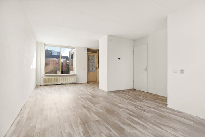 Photo 2 of Scheerwoldestraat 10