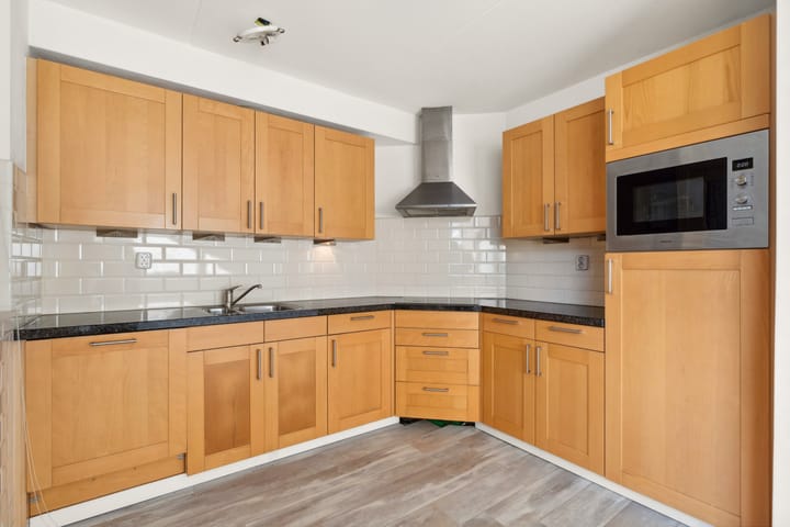 Photo 3 of Scheerwoldestraat 10