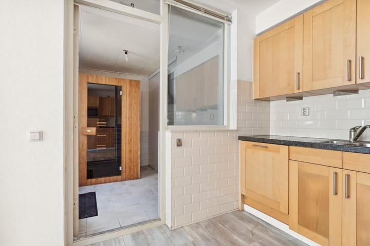 Photo 5 of Scheerwoldestraat 10