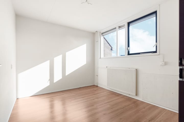 Photo 8 of Scheerwoldestraat 10