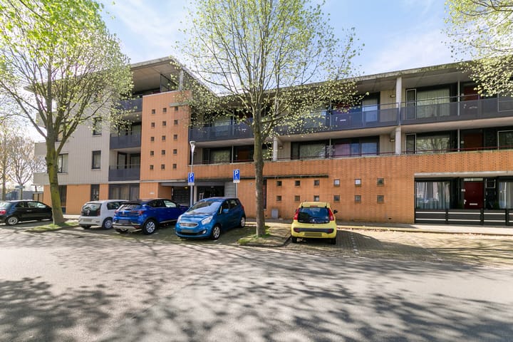 Foto 2 van Henriëtte Roland Holstlaan 89