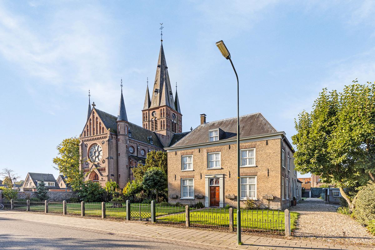 View photo 1 of Dorpsstraat 44-48