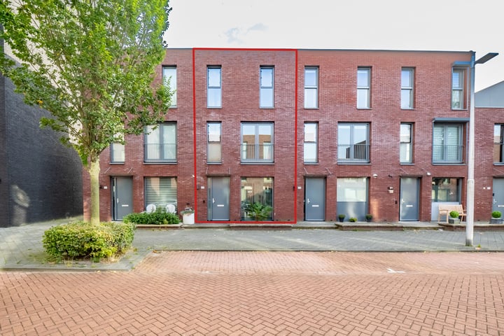 Bekijk foto van Gerard Revestraat 104