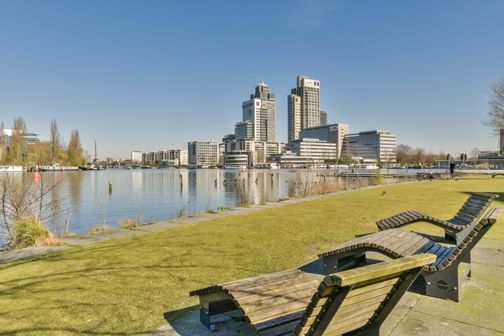 Bekijk foto 42 van Von Guerickestraat 70