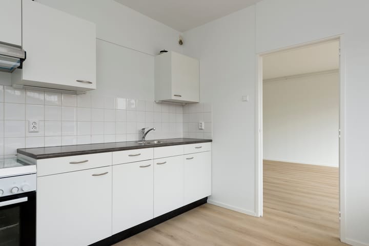 Photo 10 of Looierstraat 2-3C