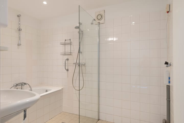 Photo 19 of Looierstraat 2-3C