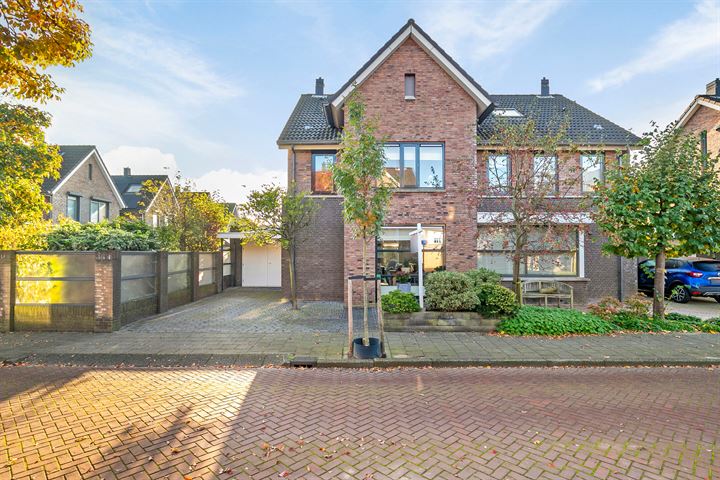 Bekijk foto 31 van Vrouwe Van Loonstraat 12