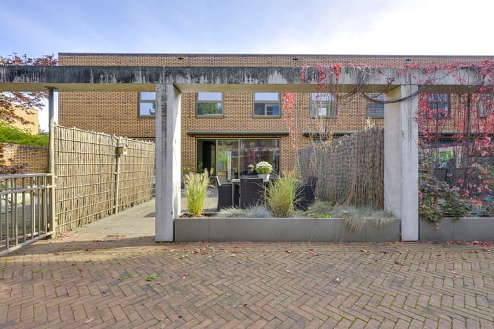 Foto 20 van Count Basiestraat 3