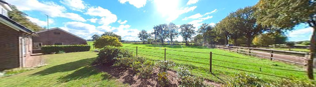 View 360° photo of Voortuin of Dwarsweg 1