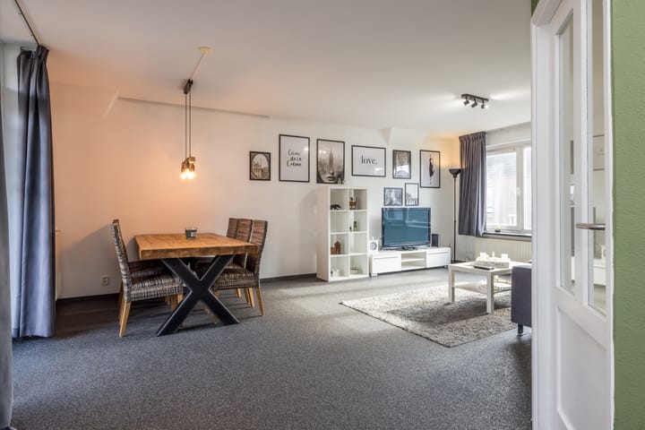 Photo 11 of Erensteinerstraat 70