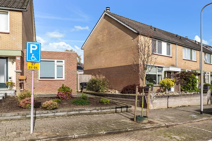 Photo 21 of Lijsterbeslaan 25