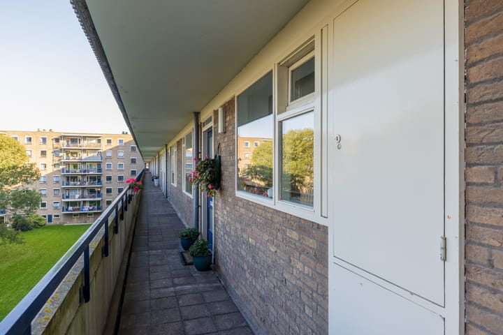 Photo 35 of Aert van Neslaan 402