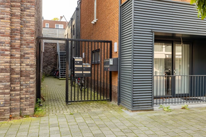 Photo 6 of van Echtenstraat 16-12