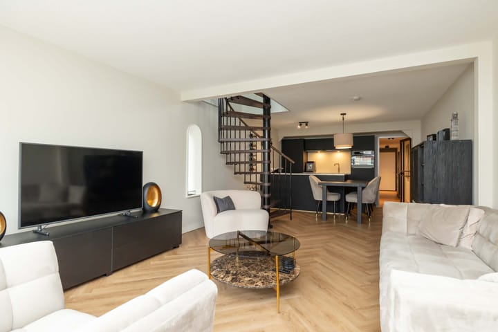 Photo 11 of van Echtenstraat 16-12