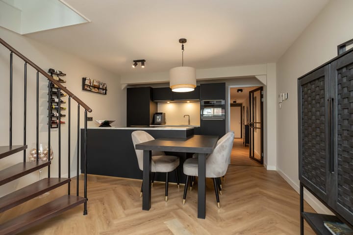 Photo 12 of van Echtenstraat 16-12