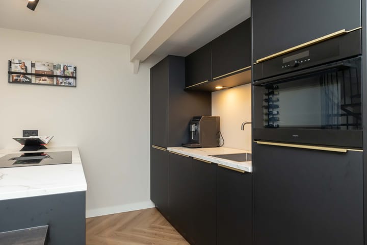 Photo 15 of van Echtenstraat 16-12