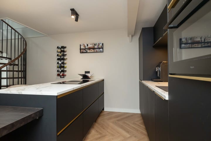 Photo 16 of van Echtenstraat 16-12