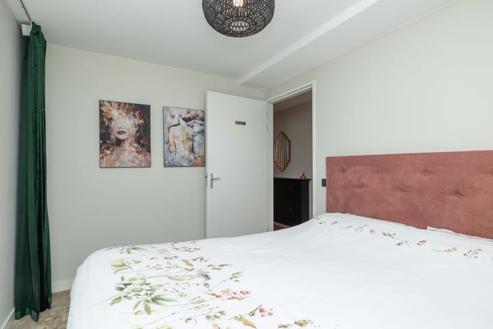 Photo 18 of van Echtenstraat 16-12