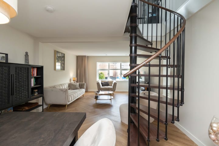 Photo 24 of van Echtenstraat 16-12