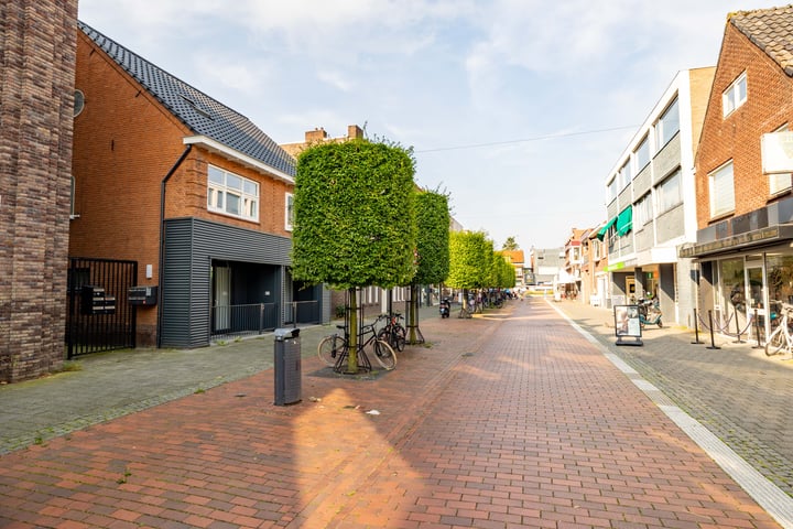 View photo 40 of van Echtenstraat 16-12