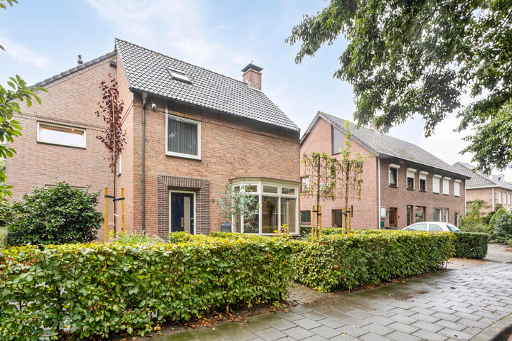 View photo 48 of Ussenstraat 18