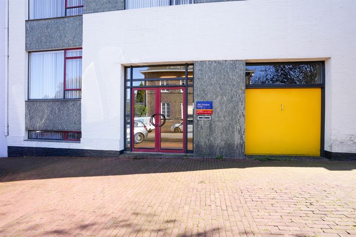 Bekijk foto 2 van Prins Bernhardstraat 1