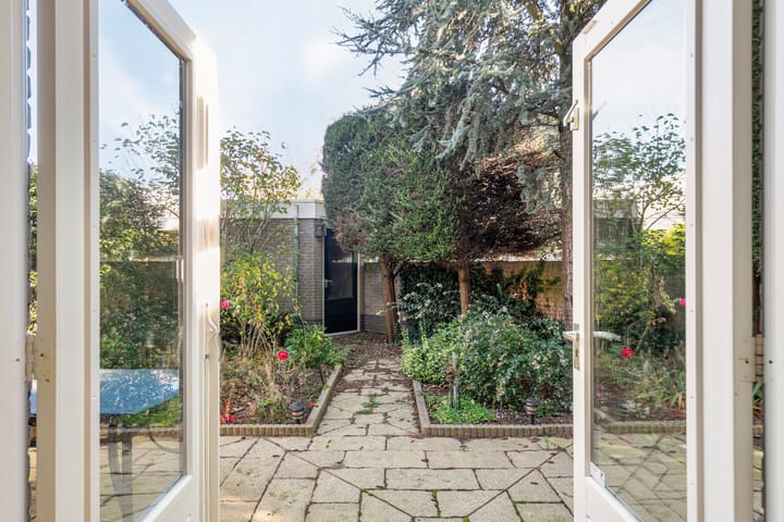 Photo 8 of Bizetstraat 39