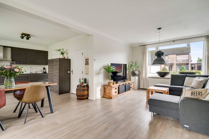 Foto 11 van Meidoornlaan 9