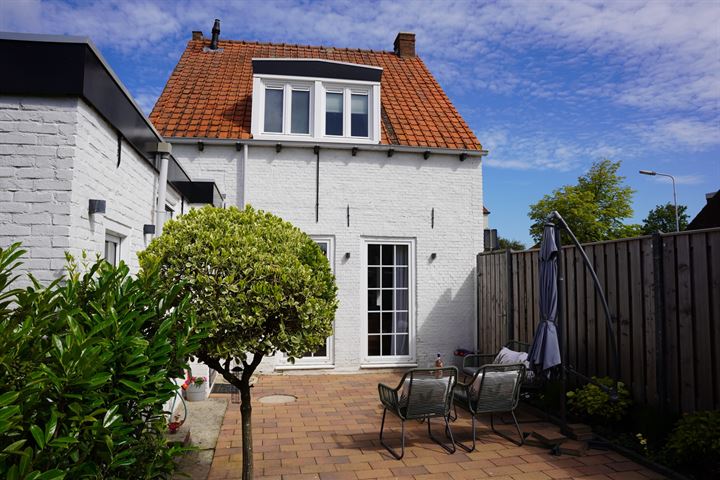 View photo 21 of Voorstraat 12