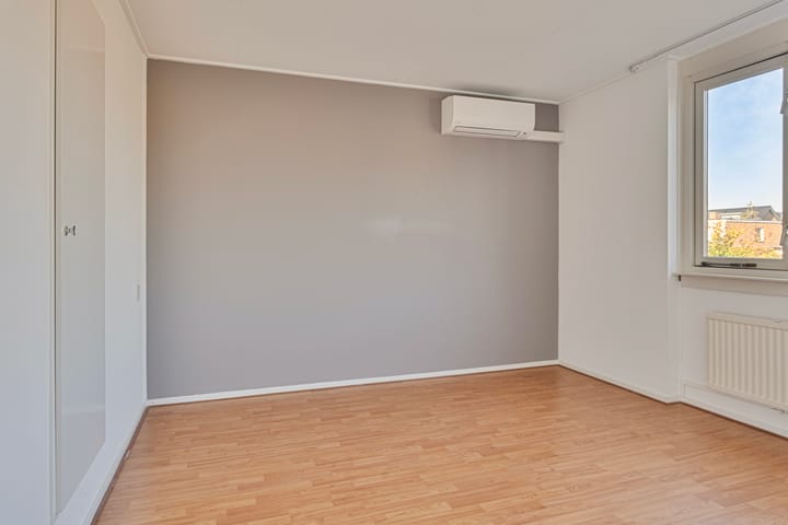 Photo 16 of Irenestraat 19