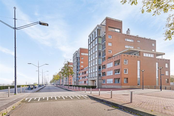 View photo 38 of Maasboulevard 33