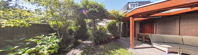 View 360° photo of Achtertuin met veranda en vrijstaande berging of Rhijngeesterstraatweg 112