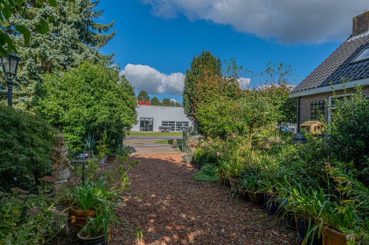 Photo 77 of Vriezerweg 11