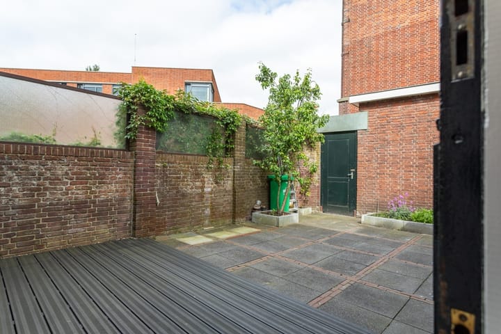 Foto 11 van Van Nijenrodestraat 60