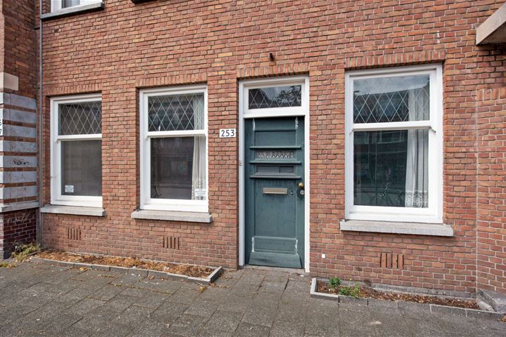 View photo 5 of Van Musschenbroekstraat 253