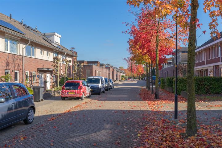 Bekijk foto 3 van Bloemenstraat 52