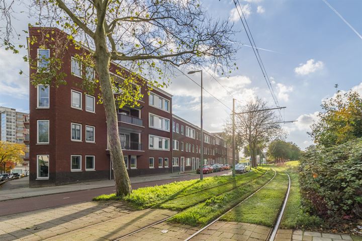 View photo 41 of Hellevoetstraat 3