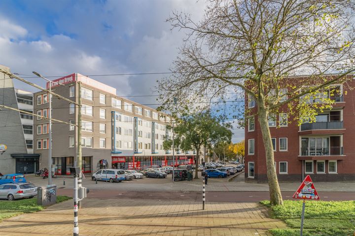 View photo 42 of Hellevoetstraat 3