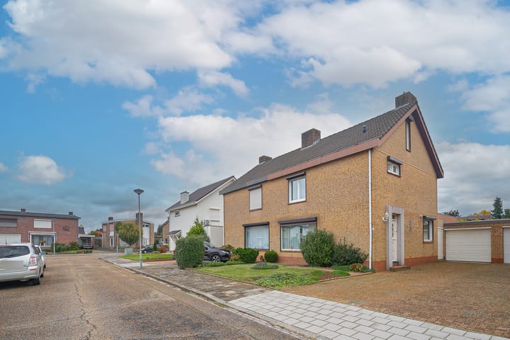 Foto 18 van Dross Roststraat 41