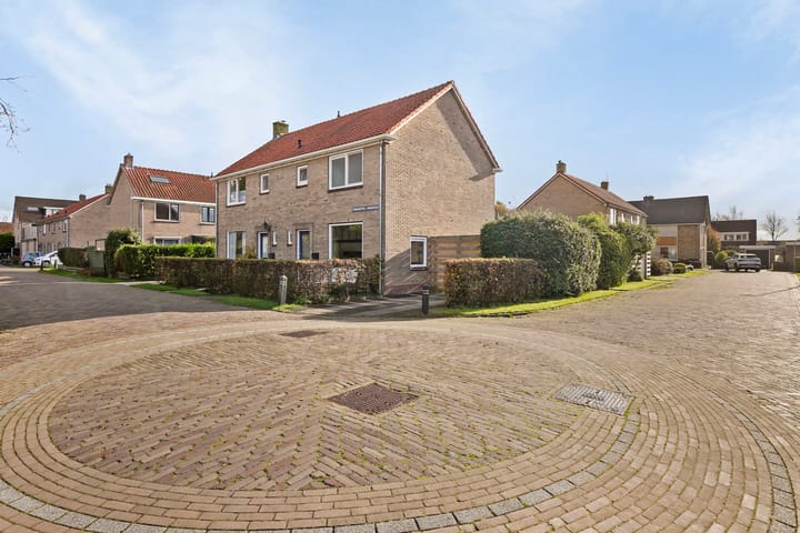 Foto 1 van Burg. J. Poschstraat 10