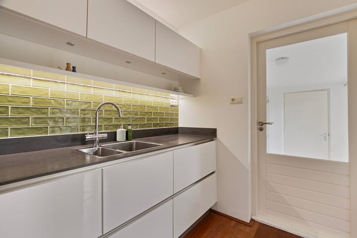 Foto 19 van Burg. J. Poschstraat 10