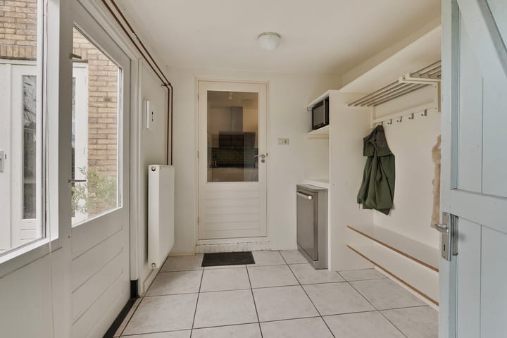 Foto 21 van Burg. J. Poschstraat 10