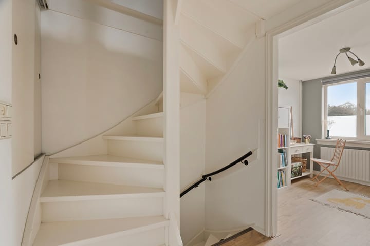 Foto 24 van Burg. J. Poschstraat 10